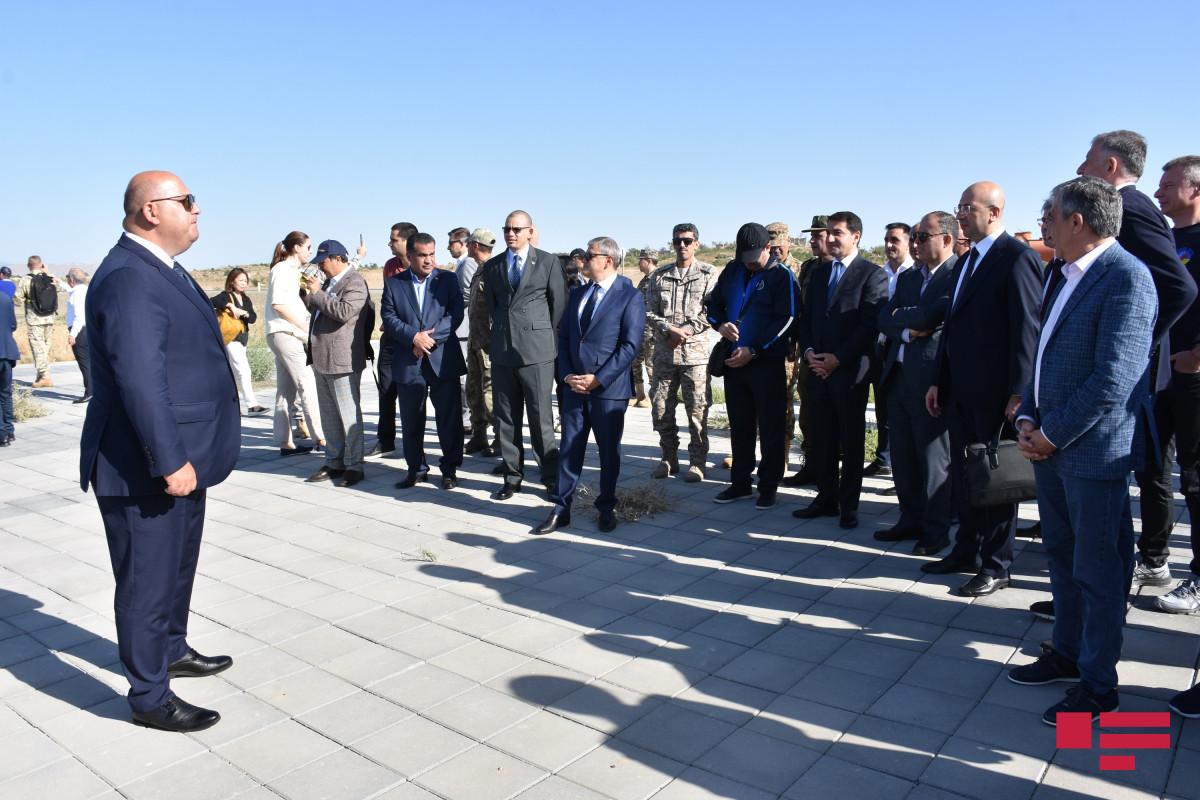 Xarici diplomatlar Füzuli şəhərinin köhnə mərkəzində olub - FOTO