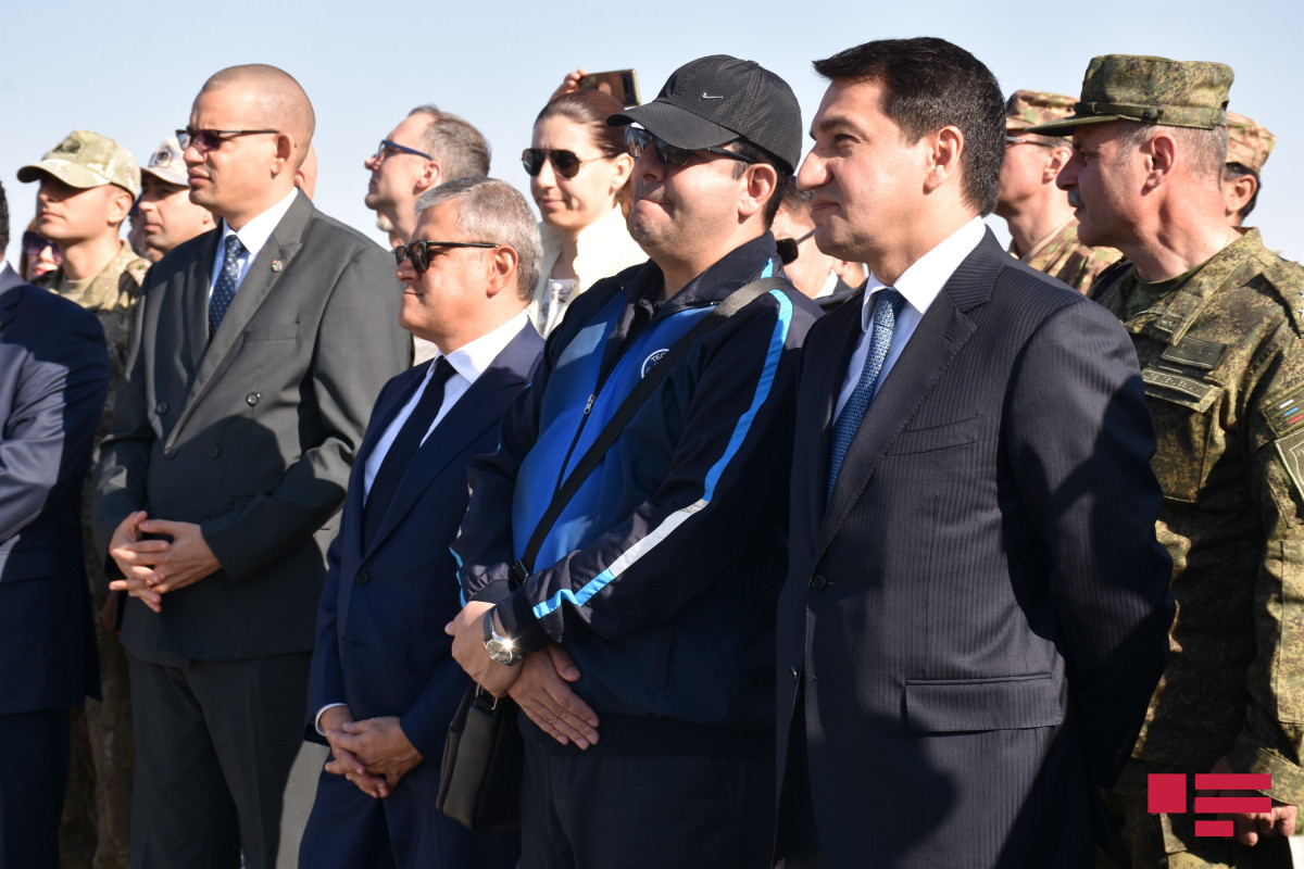 Xarici diplomatlar Füzuli şəhərinin köhnə mərkəzində olub - FOTO