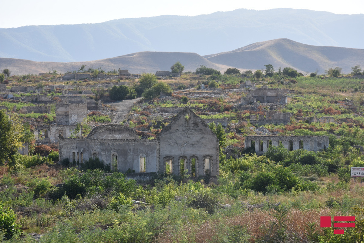 Xarici diplomatlar Füzuli şəhərinin köhnə mərkəzində olub - FOTO