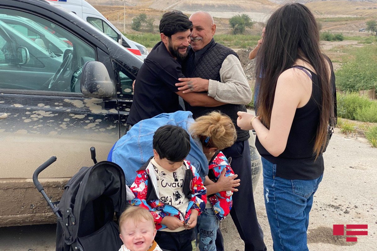 Ağalıya qayıdan daha 12 ailə kəndə çatıb - FOTO