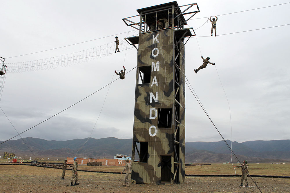 General Kərim Vəliyev Quru Qoşunlarında olub