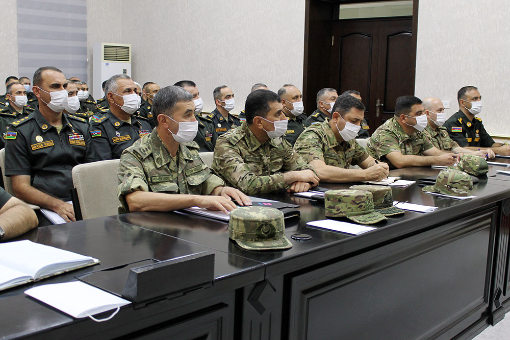 General Kərim Vəliyev Quru Qoşunlarında olub