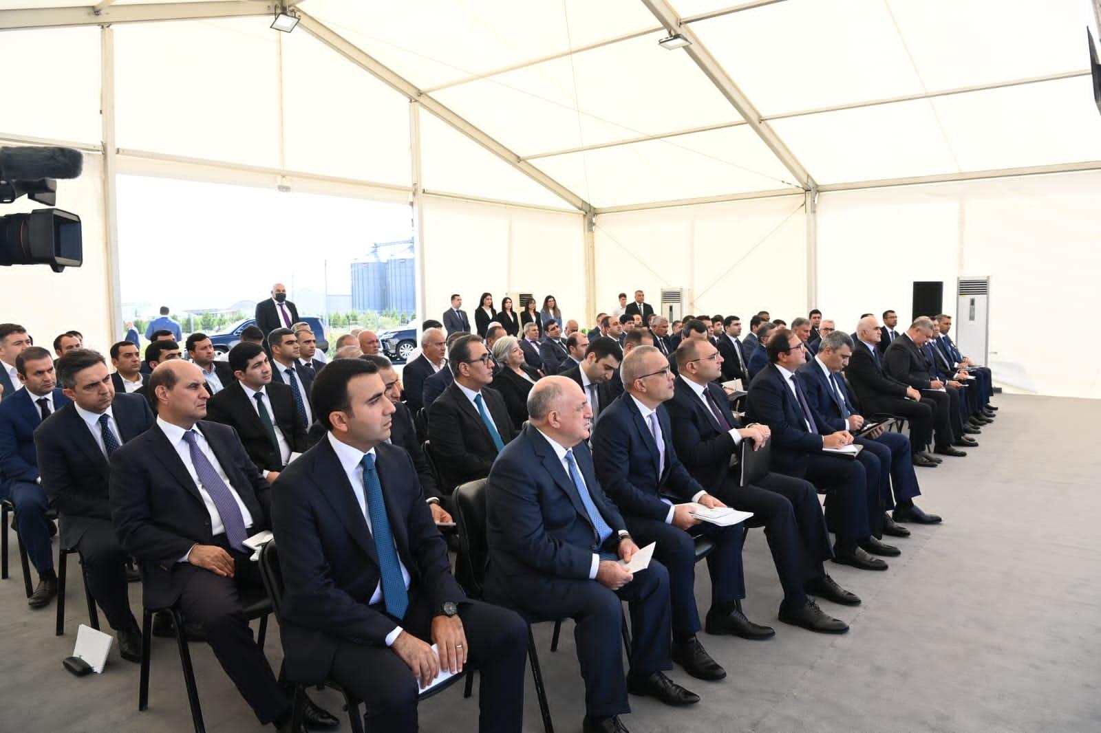Baş nazirin keçirdiyi müşavirədə buğda istehsalı müzakirə olundu - FOTOLAR 5 bas 15